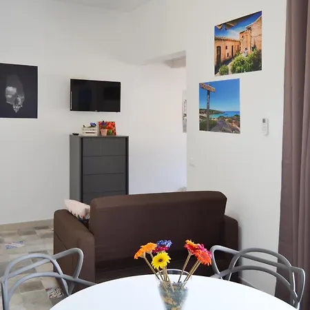 Апарт-отель Quattroquarti Stradivari Ното